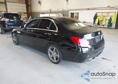 2015 Mercedes-Benz C 300 4Matic/Luxury 4Matic/Sport 4Matic z USA, uszkodzony, nr VIN 55SWF4KB3FU081695